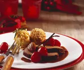 Rehschlegel mit fruchtiger Soße und Kastanienknödel