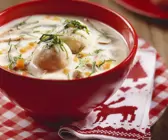 Suppe aus Gänseklein mit  Knödeln (Ganslsuppe)