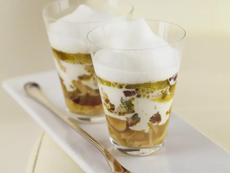 Steinpilzsuppe mit Milchschaum