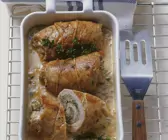 Rouladen aus Kalbsfleisch mit Kräuter-Brät-Füllung