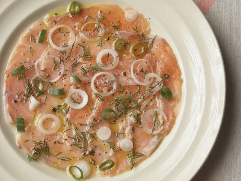 Carpaccio vom Lachs mit Dill