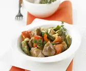 Lammragout mit Ladyfingers und Paprika