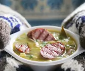 Erbsensuppe mit Wurst