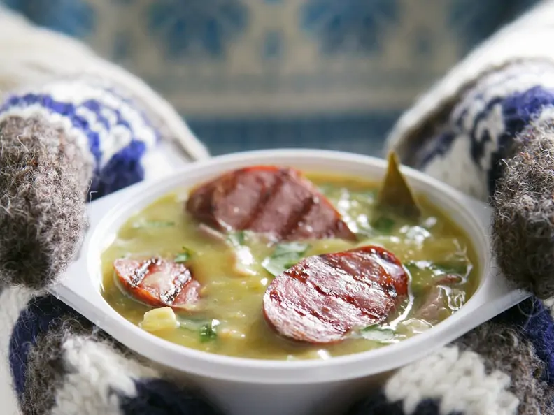 Erbsensuppe mit Wurst