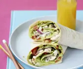 Wraps mit Hähnchen, Salat und Avocado