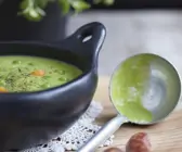 Erbsensuppe mit Wursteinlage
