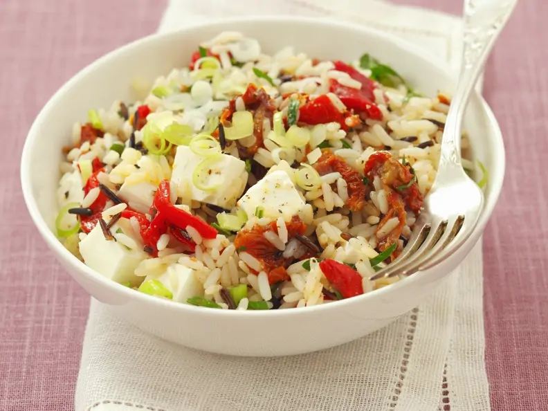 Reissalat mit Tomaten und Paprika