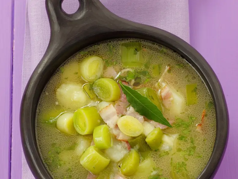 Kartoffel-Porree-Suppe mit Speck