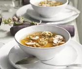 Klare Pilzbrühe mit Pfannkuchenstreifen