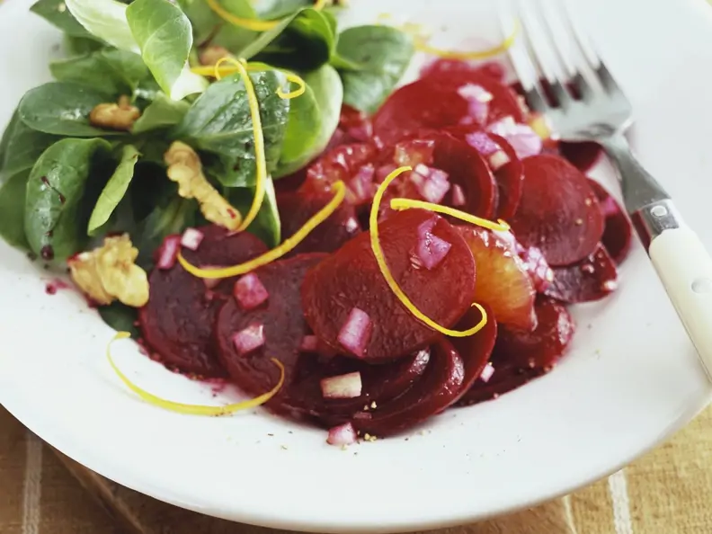 Rote-Bete-Orangen-Salat an Rapunzel mit Walnüssen