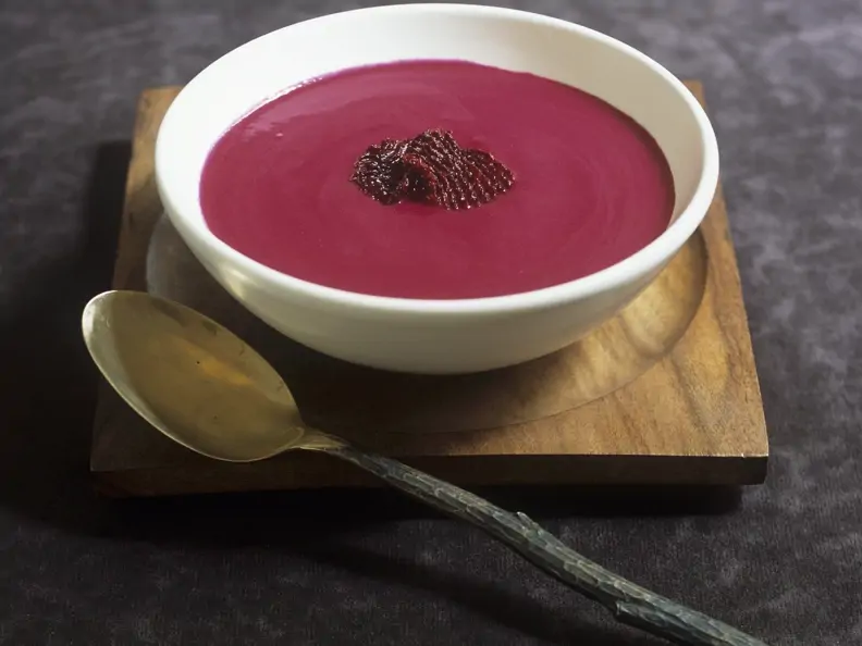 Cremige Suppe aus Roter Bete