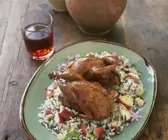 Wachteln und Sellerie-Wildreis mit Äpfeln