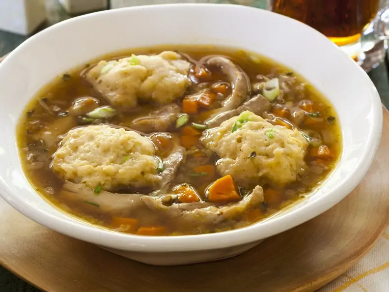 Gemüsesuppe mit Hühnernocken