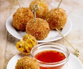 Shrimps-Süßkartoffel-Klößchen mit scharfem Dip