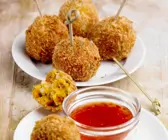 Shrimps-Süßkartoffel-Klößchen mit scharfem Dip