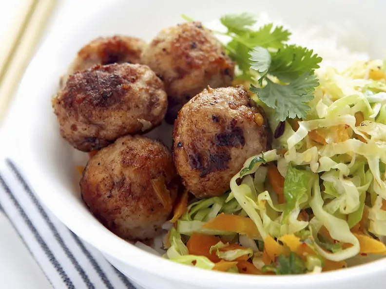Hackklößchen mit Weißkohlgemüse