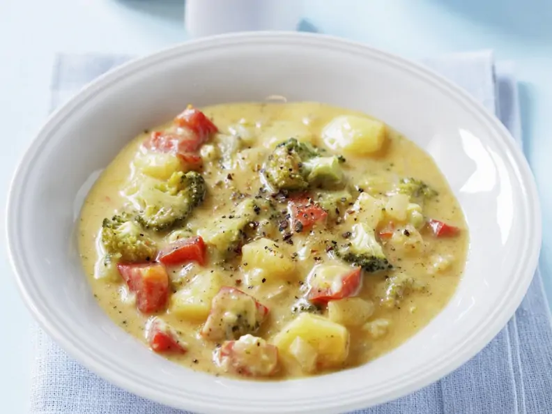 Kartoffel-Brokkoli-Suppe mit Paprika