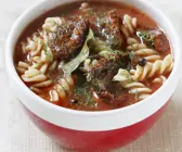 Tomatensuppe mit Spiralnudeln