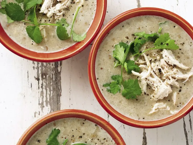 Geflügelsuppe mit Kokos und Linsen
