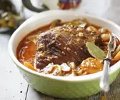 Rinderbraten mit Biersoße und Karotten