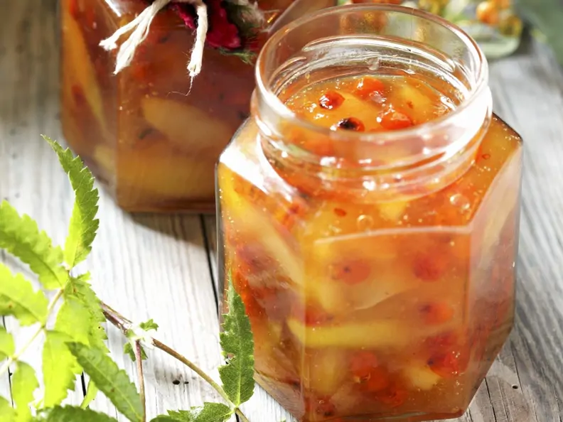 Birnen-Apfel-Konfitüre mit Vogelbeeren
