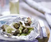 Gegrillter Camembert mit Birne, Pilzen und Porree