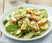 Salat mit Hähnchen und Sonnenblumenkernen