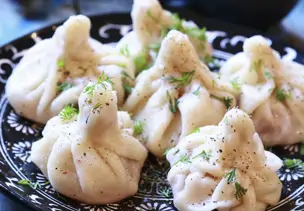 Teigtaschen mit Hackfleischfüllung auf Georgische Art (Chinkali)