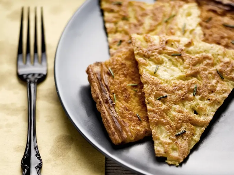Italienisches Fladenbrot aus Kichererbsenmehl (Farinata)