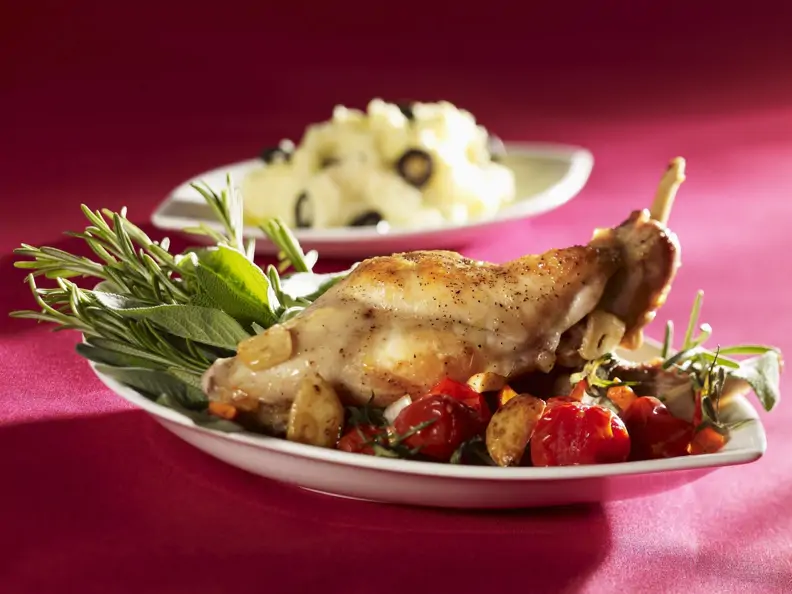 Gebratenes Kaninchen mit Oliven-Kartoffelbrei