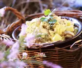 Salat aus eingelegten Pilzen
