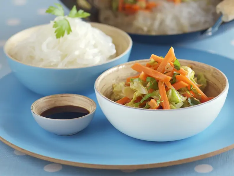 Karottengemüse aus dem Wok mit Glasnudeln