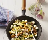 Pilzsalat mit Knoblauch, Zucchini und Feta