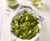 Grüner Kartoffelsalat mit Zuckerschoten und Spargel