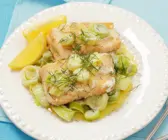 Wildlachs mit Lauch