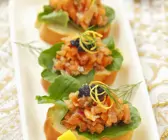 Appetithäppchen mit Lachs und Kaviar