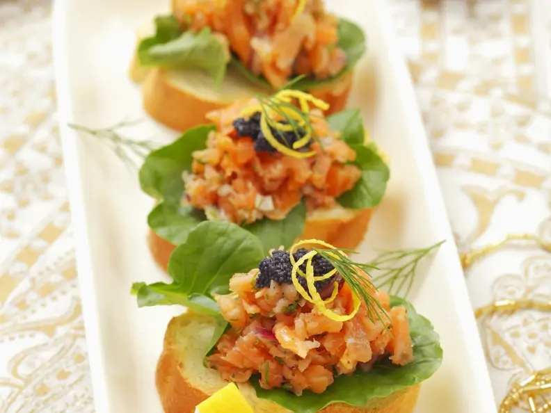 Appetithäppchen mit Lachs und Kaviar