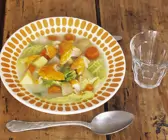Suppe aus Kohl mit geräuchertem Schellfisch