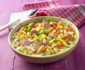 Nudelsuppe mit Wurst