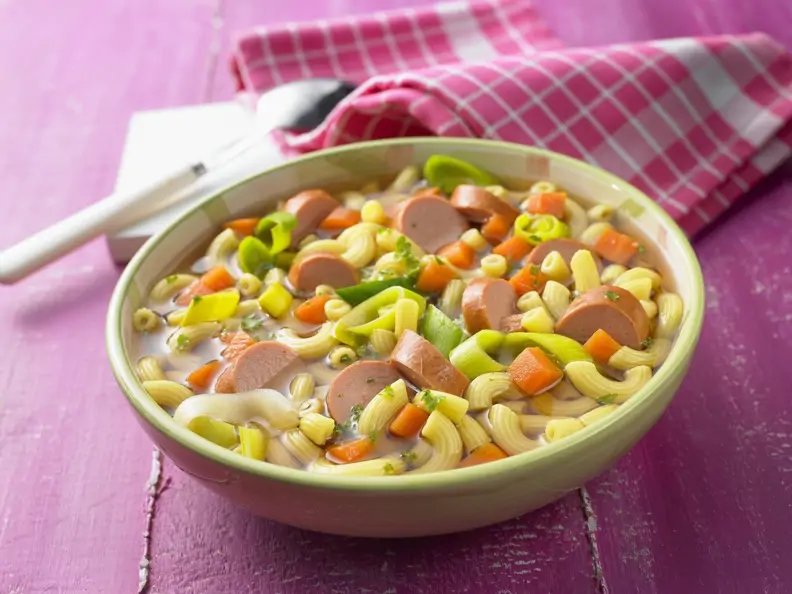 Nudelsuppe mit Wurst