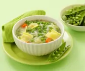 Grüne Minestrone mit gefüllten Nudeln