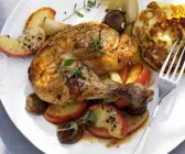 Hähnchen mit Maronen und Äpfeln