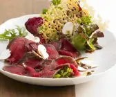 Rinderfilet mit Egerlingen und knuspriger Parmesanecke