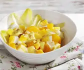Chicorée-Mandarinen-Salat mit Ei