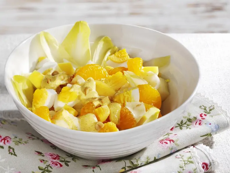 Chicorée-Mandarinen-Salat mit Ei