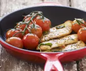 Gebratene Hähnchenbrust mit Cherrytomaten