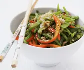Wok-Gemüse-Pfanne mit Cashewnüssen
