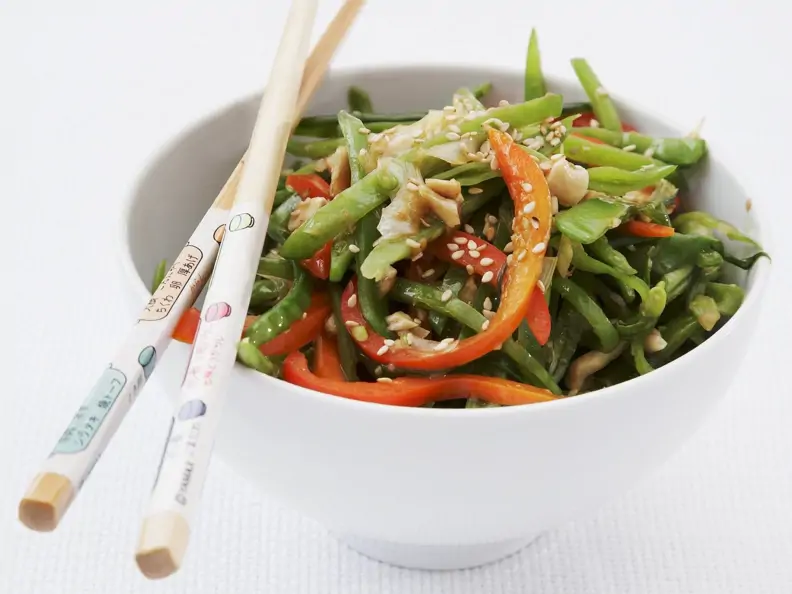 Wok-Gemüse-Pfanne mit Cashewnüssen
