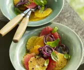 Zitrusfrüchtesalat mit roten Zwiebeln