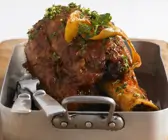 Gebratene Kalbshaxe mit Zitrone